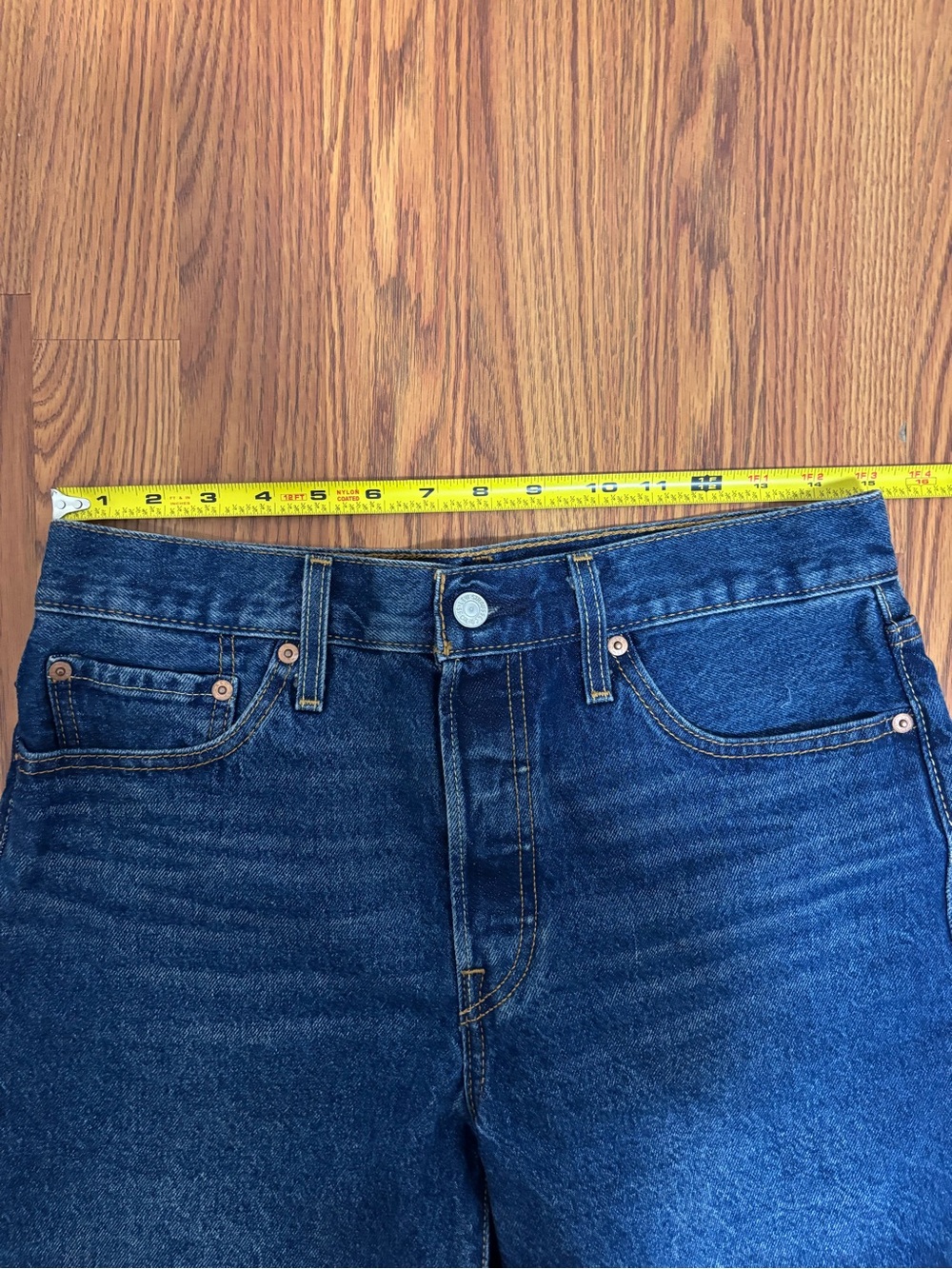 Levi’s 501 Mid Thigh Short - Picture 6 of 7
